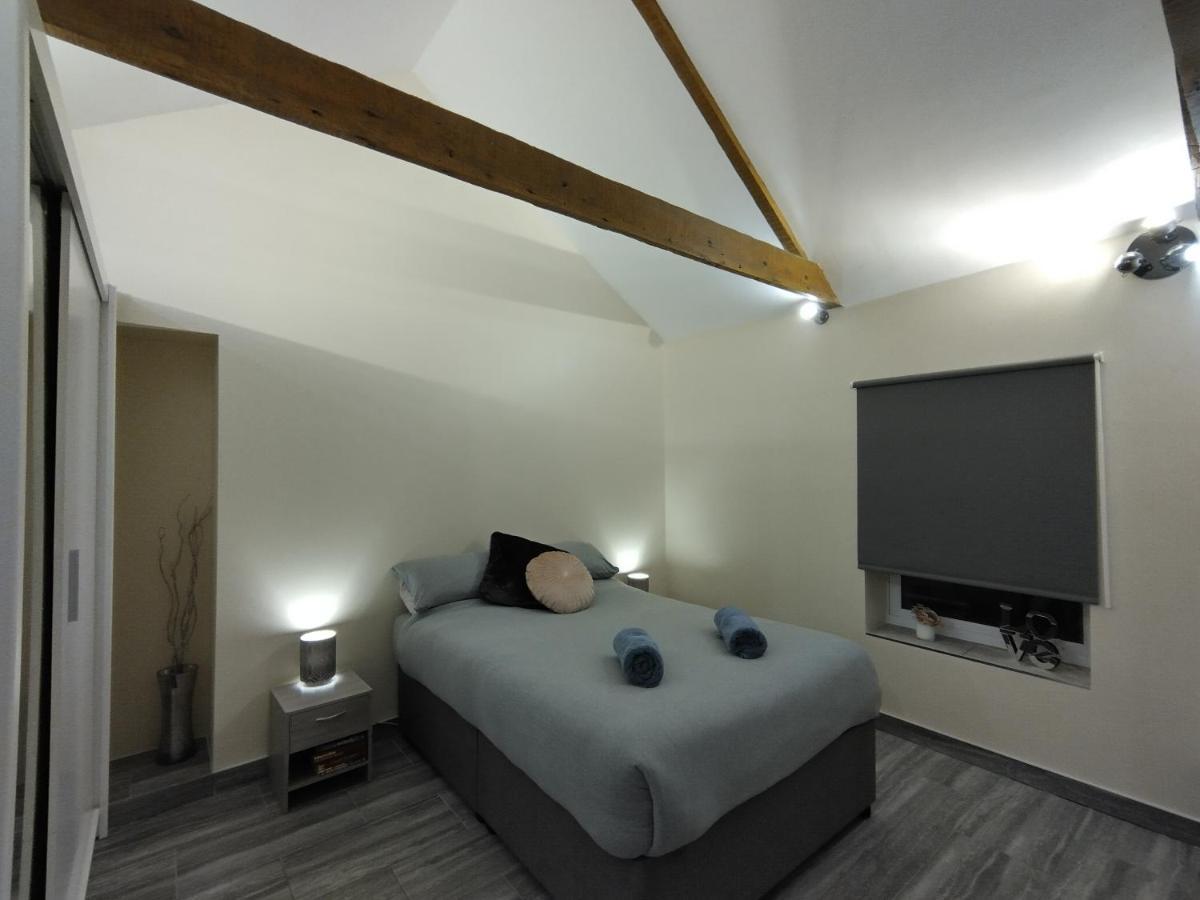 Queens Holiday Apartment Pembroke Dock Exteriör bild