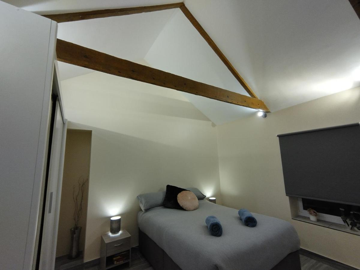 Queens Holiday Apartment Pembroke Dock Exteriör bild