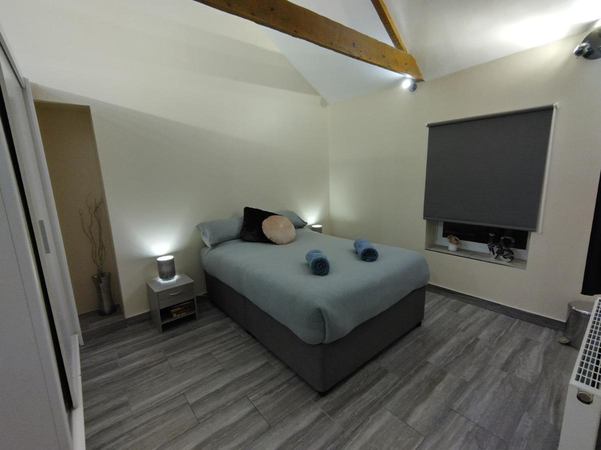 Queens Holiday Apartment Pembroke Dock Exteriör bild