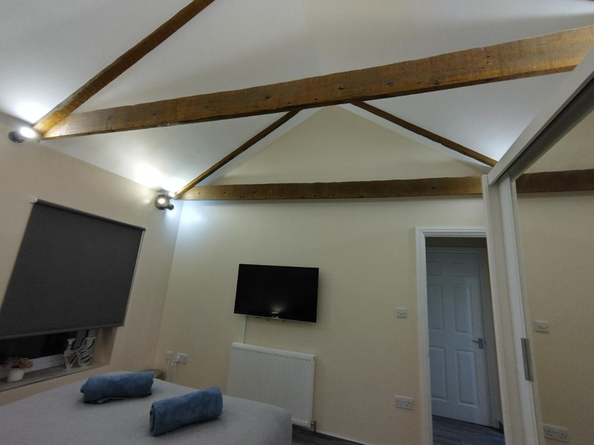 Queens Holiday Apartment Pembroke Dock Exteriör bild