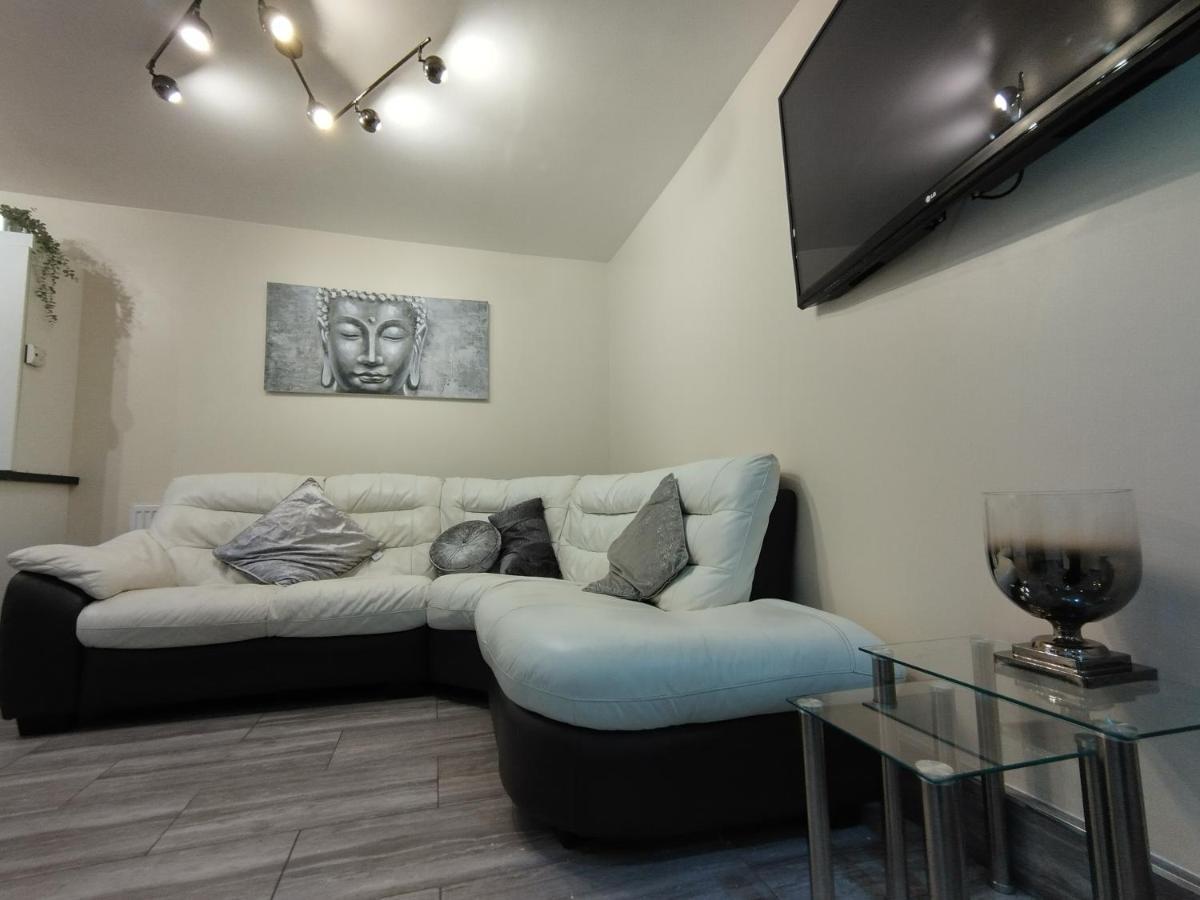 Queens Holiday Apartment Pembroke Dock Exteriör bild