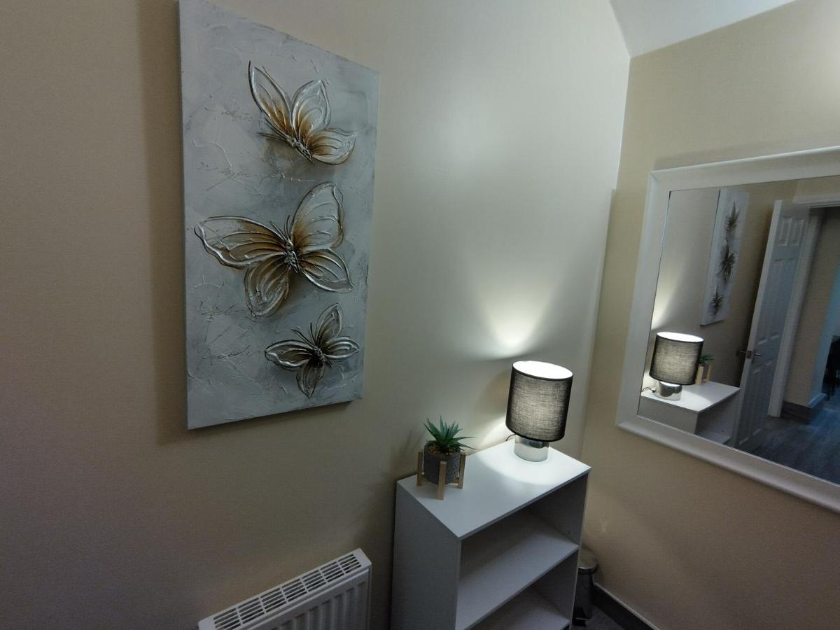 Queens Holiday Apartment Pembroke Dock Exteriör bild